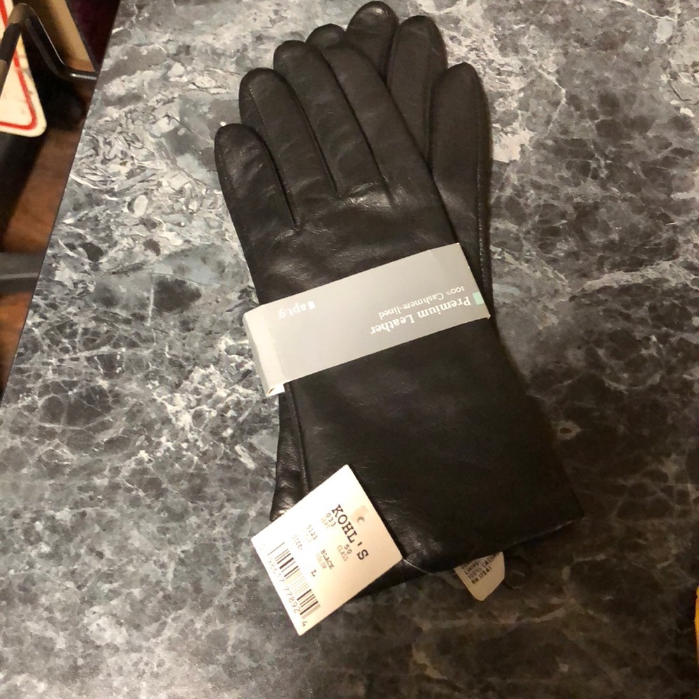 Leather gloves